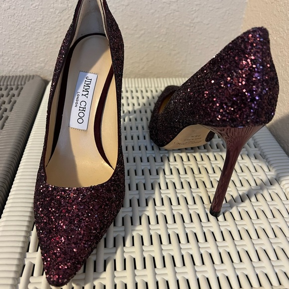 JIMMY CHOO BURGUNDY GLITTER PUMPS - Picture 2 of 4